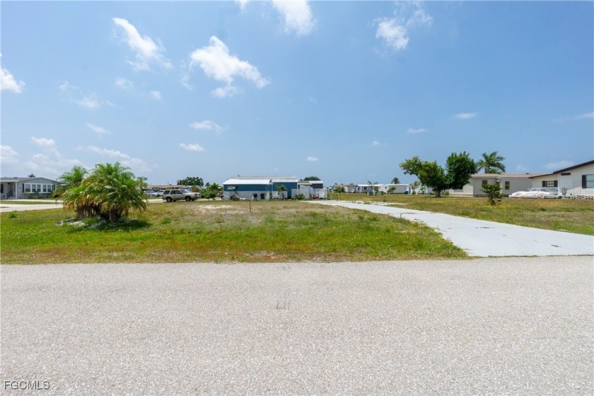 Discover Lemon Bay Isles, a welcoming community in sunny - Beach Lot for sale in Englewood, Florida on Beachhouse.com