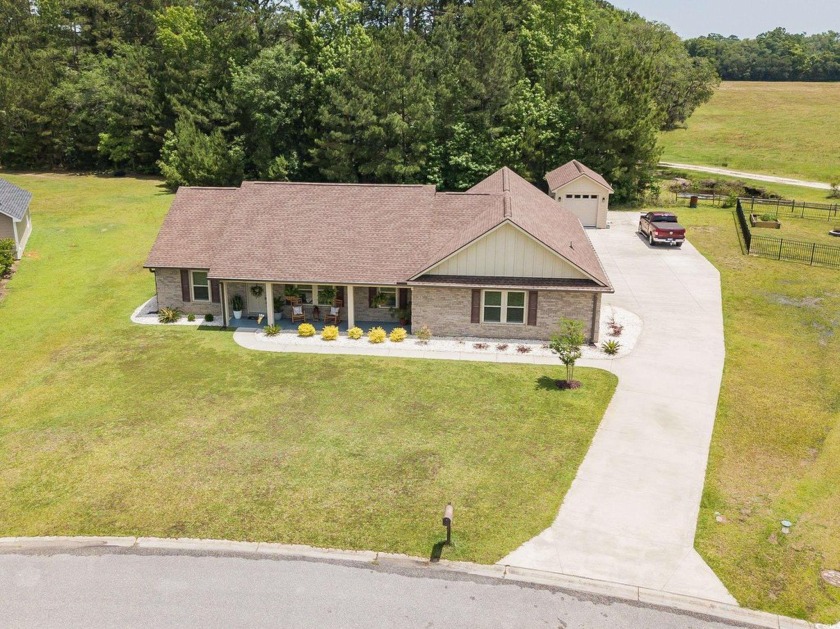 Welcome to 193 Field Loop Road in the Windsor Gardens - Beach Home for sale in Georgetown, South Carolina on Beachhouse.com