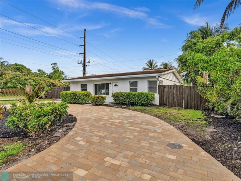 WOW -- This Impressive Corner Lot Is a Must-See!  Fully fenced - Beach Home for sale in Pompano Beach, Florida on Beachhouse.com