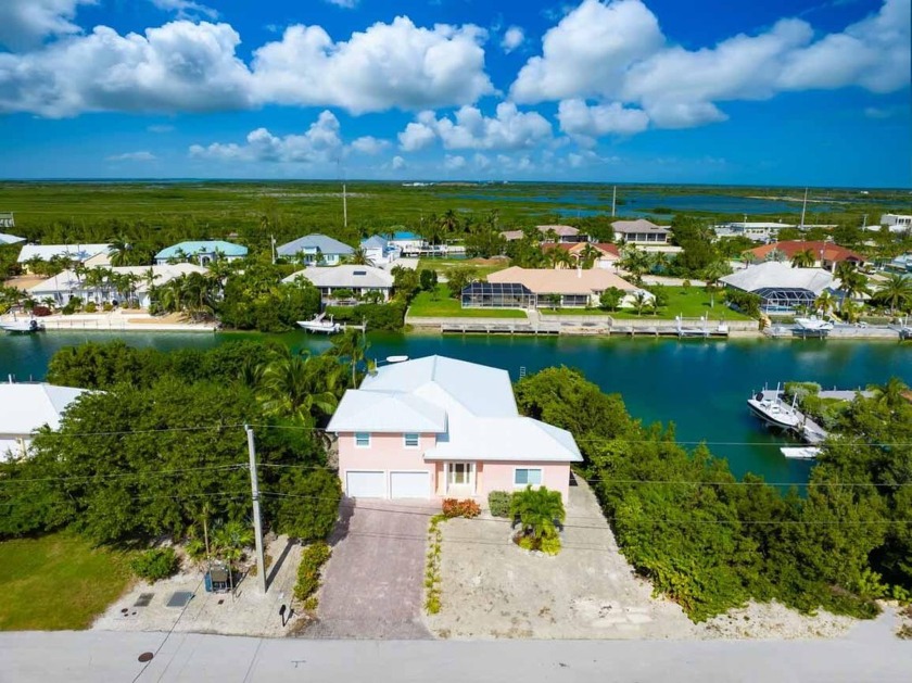 Tucked away in the boating community of Cudjoe Gardens, this - Beach Home for sale in Cudjoe Key, Florida on Beachhouse.com