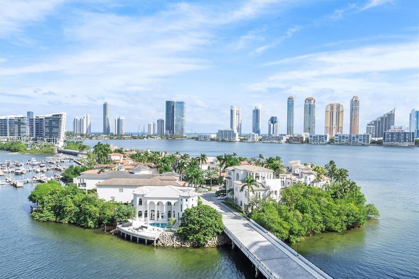 MUST SELL! SPACIOUS 3BED(EN SUITE) PLUS DEN/MEDIA RM/4TH BED. 3 - Beach Condo for sale in Aventura, Florida on Beachhouse.com