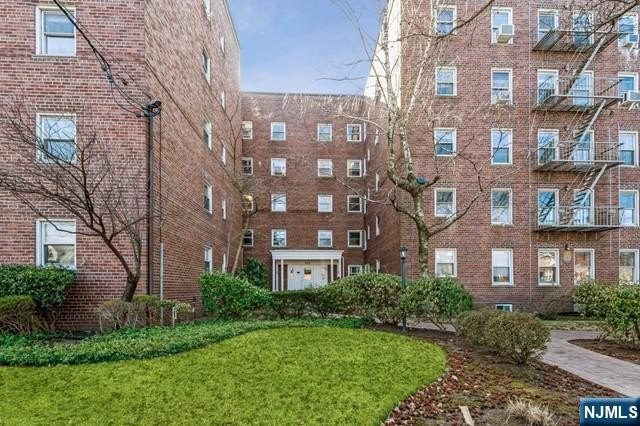 Large Studio.The HOA fee covers: taxes, heat, water and WiFi - Beach Lot for sale in Fort Lee, New Jersey on Beachhouse.com