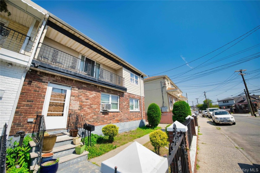 Spacious 2-Family Home at 2810 Brookhaven Ave in Far Rockaway - Beach Townhome/Townhouse for sale in Far Rockaway, New York on Beachhouse.com