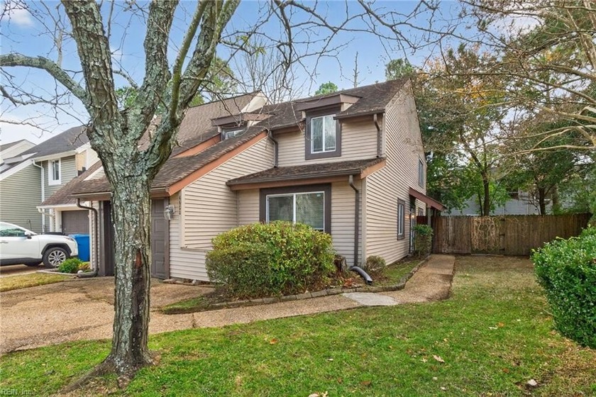 Don't miss this spacious end-unit townhouse at 4058 Lake Ridge - Beach Townhome/Townhouse for sale in Virginia Beach, Virginia on Beachhouse.com