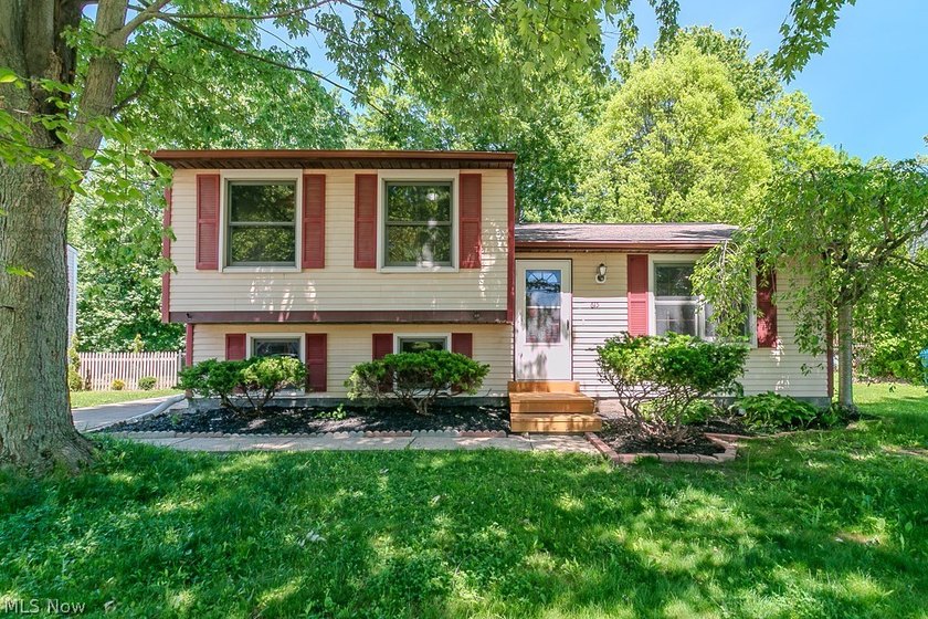 Welcome home to this spacious and inviting split level offering - Beach Home for sale in Painesville, Ohio on Beachhouse.com