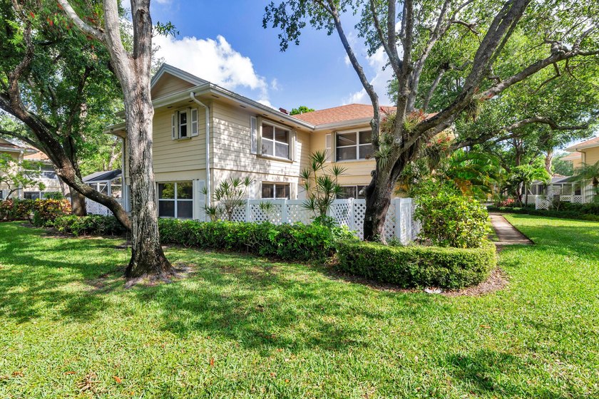 Updated 2 bedroom, 2.5-bathroom DiVosta built townhouse in the - Beach Townhome/Townhouse for sale in Lake Clarke Shores, Florida on Beachhouse.com