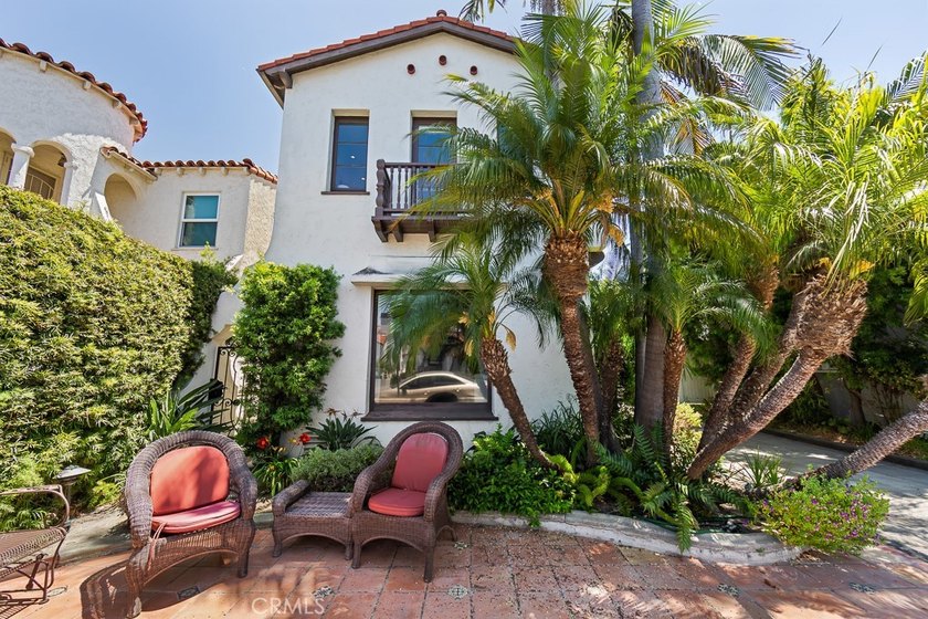 Step into a piece of Long Beach history at 170 St. Joseph Avenue - Beach Home for sale in Long Beach, California on Beachhouse.com