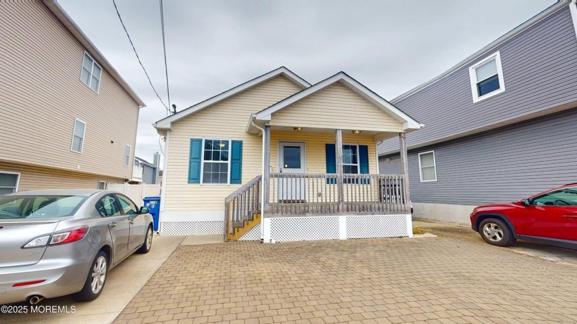 Built in 2015 this gorgeous Ortley Beach home shows like its - Beach Home for sale in Ortley Beach, New Jersey on Beachhouse.com