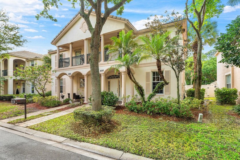 Step into charm and comfort in this beautifully updated townhome - Beach Townhome/Townhouse for sale in Palm Beach Gardens, Florida on Beachhouse.com