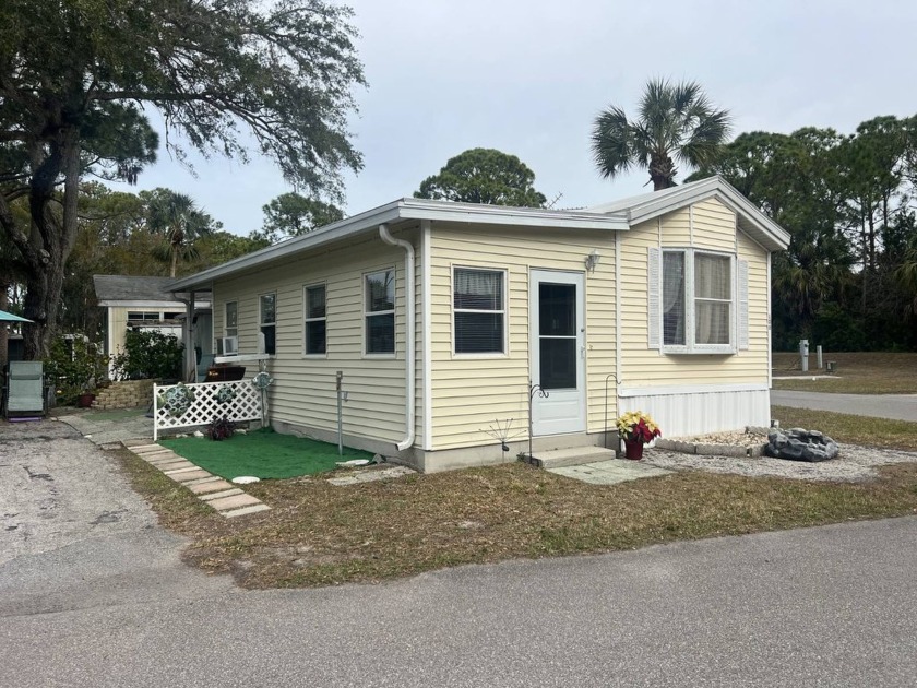 This is a 1-Bedroom, 1-Bathroom FULLY FURNISHED home in Oak - Beach Home for sale in Port Richey, Florida on Beachhouse.com