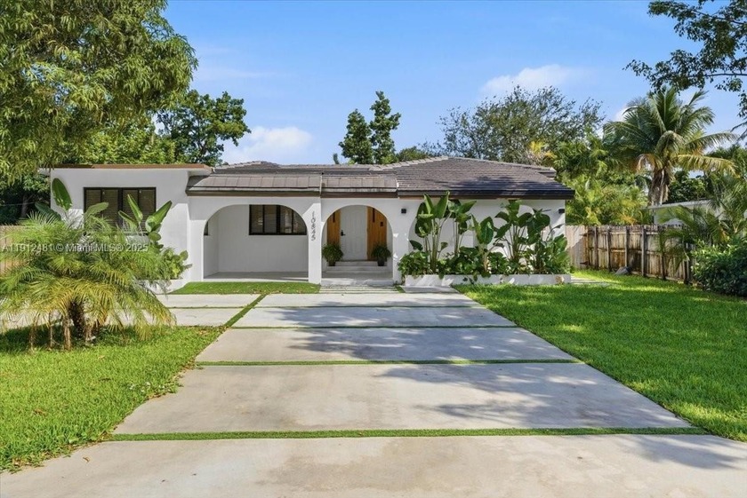Discover the perfect investment or starter home! This - Beach Home for sale in Miami, Florida on Beachhouse.com