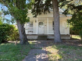 Calling all investors - great opportunity to bring your vision - Beach Home for sale in Euclid, Ohio on Beachhouse.com