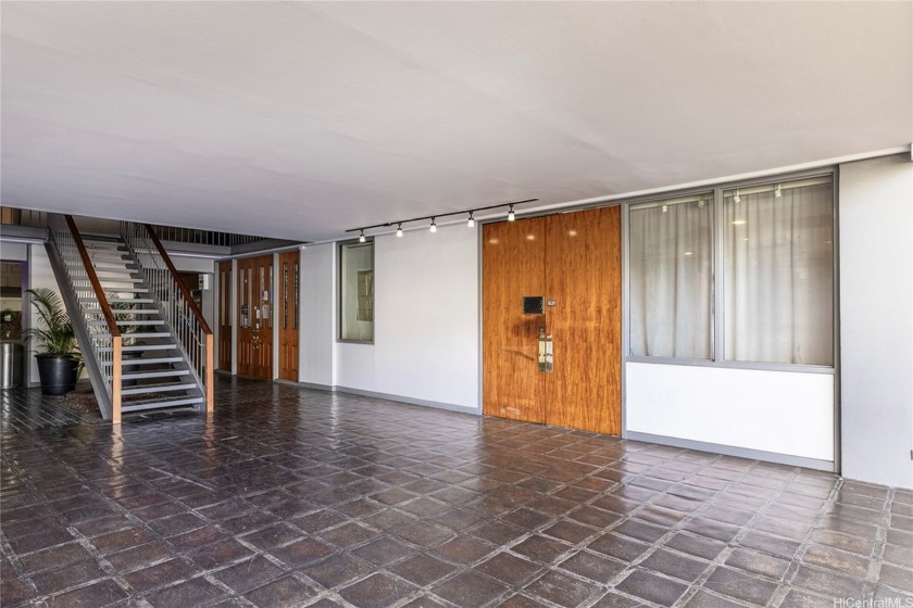 Prime Commercial Space in Honolulu! Unlock the potential of you - Beach Commercial for sale in Honolulu, Hawaii on Beachhouse.com