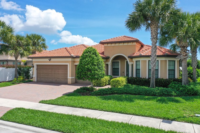 Beautiful custom-built DiVosta home features 3BR, 3BA, Den - Beach Home for sale in Port Saint Lucie, Florida on Beachhouse.com