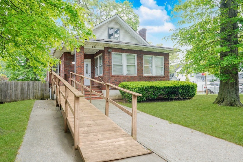 "Wow" for only 3% down - $27,000 down (need to - Beach Home for sale in Staten Island, New York on Beachhouse.com