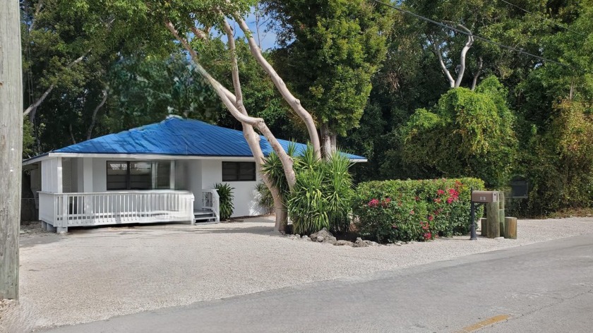 Immaculately maintained 3-bedroom, 2-bath concrete home on a - Beach Home for sale in Key Largo, Florida on Beachhouse.com