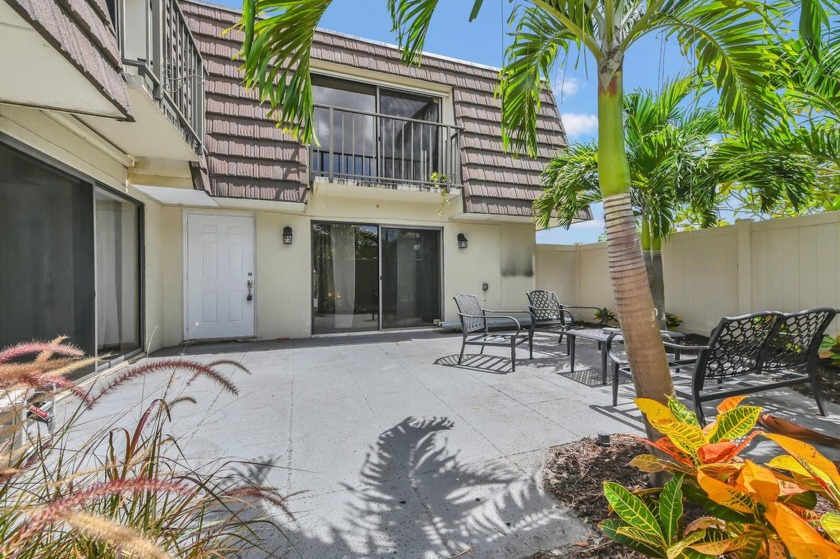 NEW ROOF & FENCE!!! NO SPECIAL ASSESSMENT!!! Seller already paid - Beach Townhome/Townhouse for sale in West Palm Beach, Florida on Beachhouse.com