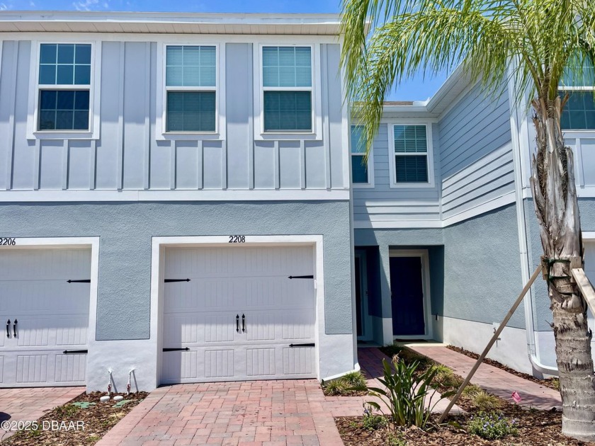 PRICE REDUCED on this GOOD AS NEW WITHOUT THE WAIT FOR A NEW - Beach Townhome/Townhouse for sale in South Daytona, Florida on Beachhouse.com