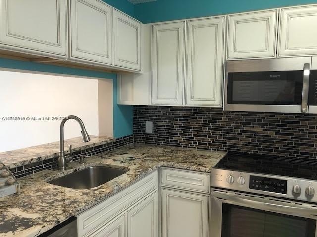 VERY NICE UNIT UPDATED AND BRIGHT , WASHER AND DRYER IN UNIT - Beach Condo for sale in Fort Lauderdale, Florida on Beachhouse.com