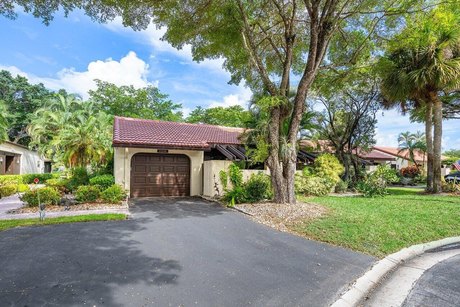 SPACIOUS WATERFRONT UNIT WITH NEW ROOF, GARAGE IN SOUGHT AFTER - Beach Condo for sale in Boca Raton, Florida on Beachhouse.com