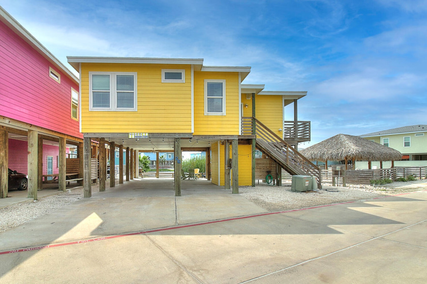 Awesome island home with a community pool. In the heart of Port - Beach Vacation Rentals in Port Aransas, Texas on Beachhouse.com