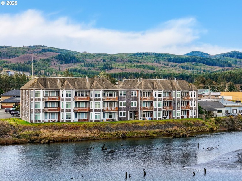 Seaside Sandpiper Village Condominium offers a unique riverfront - Beach Condo for sale in Seaside, Oregon on Beachhouse.com