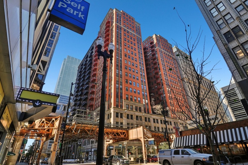 Spectacular 2 Bed, 2 Bath Soft Loft in the Heart of Downtown - Beach Condo for sale in Chicago, Illinois on Beachhouse.com