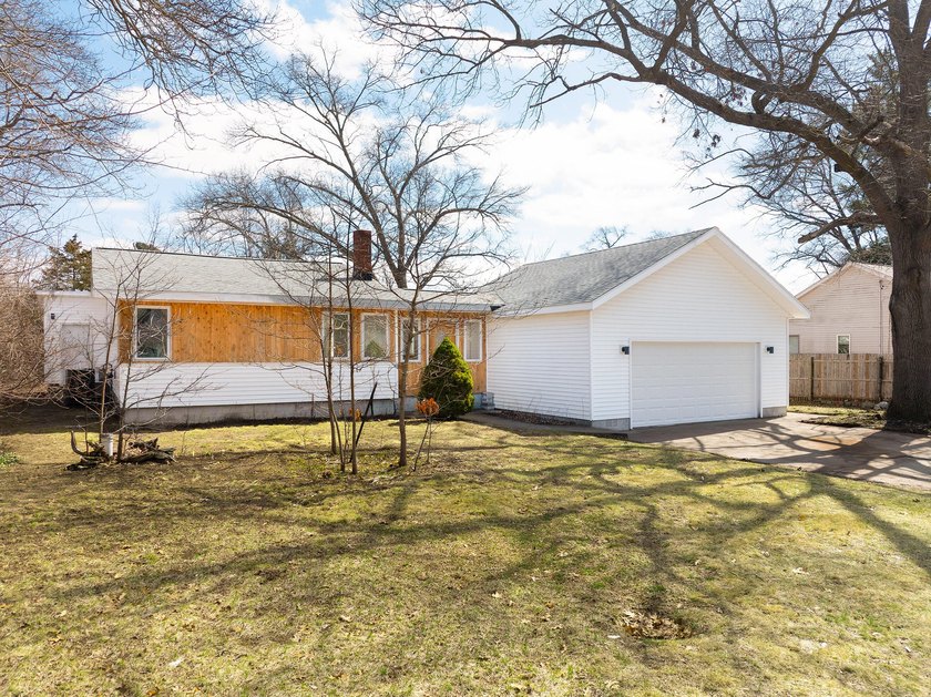 Location, location, location! Come take a look at this freshly - Beach Home for sale in Muskegon, Michigan on Beachhouse.com