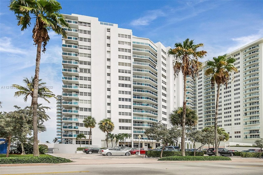 Exclusive waterfront condo at Galt Ocean Drive,!!! Amazing split - Beach Condo for sale in Fort  Lauderdale, Florida on Beachhouse.com