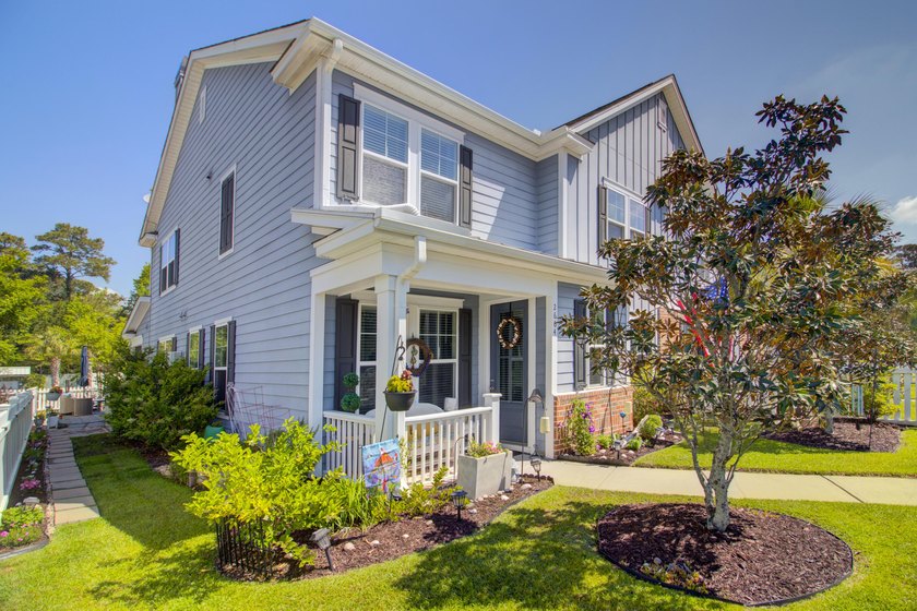 Welcome to easy, low-maintenance luxury living in the highly - Beach Townhome/Townhouse for sale in Mount Pleasant, South Carolina on Beachhouse.com