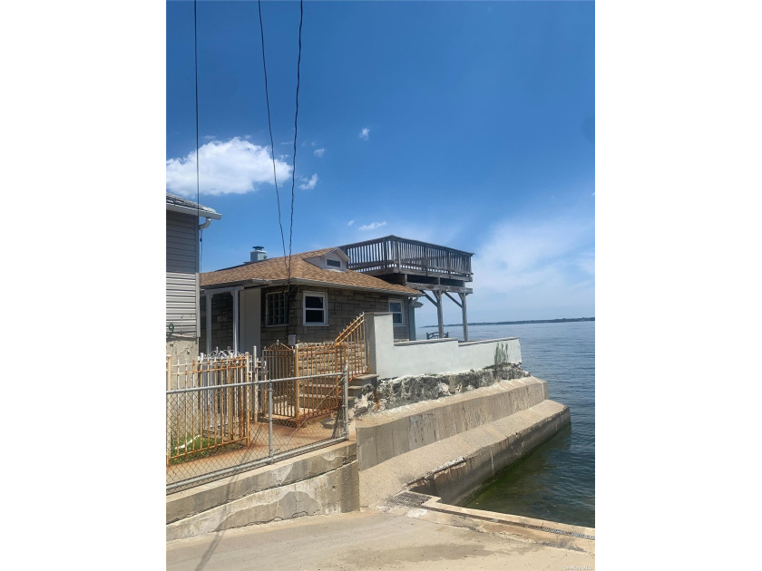 Unique opportunity to own one of the very few direct access - Beach Apartment for sale in Bronx, New York on Beachhouse.com
