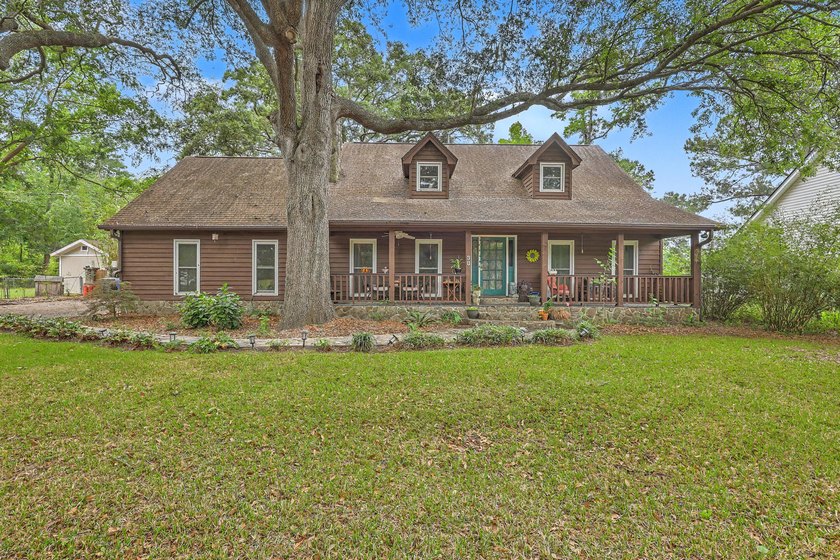 Let go! Let flow! Welcome to your very own lakeside oasis right - Beach Home for sale in Charleston, South Carolina on Beachhouse.com