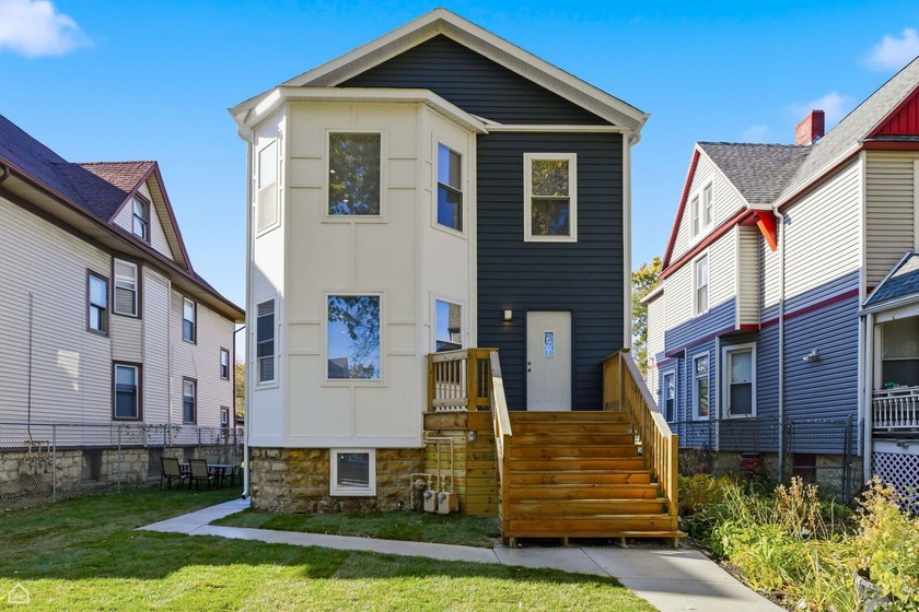Experience TIMELESS ELEGANCE and CONTEMPORARY LUXURY in this - Beach Home for sale in Chicago, Illinois on Beachhouse.com