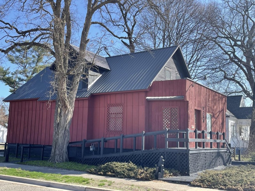 Prime commercial property with versatile potential. This - Beach Commercial for sale in Muskegon, Michigan on Beachhouse.com