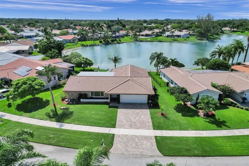 GORGEOUS HOME MOVE IN READY..LAKEFRONT SUNSETS EVERY NIGHT! This - Beach Home for sale in Margate, Florida on Beachhouse.com