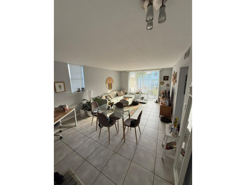 BRIGHT & SPACIOUS 1 BED 1 BATH IN NIRVANA! STAINLESS APPLIANCES - Beach Condo for sale in Miami, Florida on Beachhouse.com