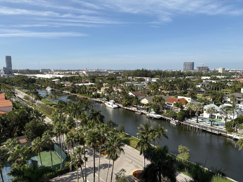 Enjoy spectacular panoramic views including waterways, canals - Beach Condo for sale in Aventura, Florida on Beachhouse.com