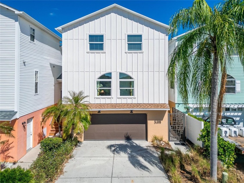 Immaculately maintained and thoughtfully updated, this stunning - Beach Townhome/Townhouse for sale in Holiday, Florida on Beachhouse.com