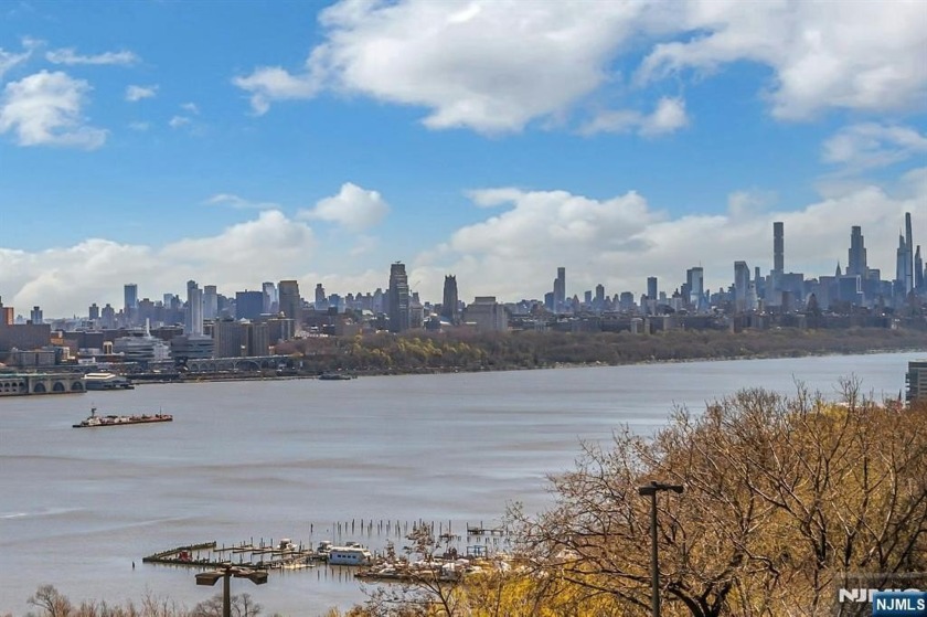 DELUXE CORNER UNIT WITH HUDSON RIVER VIEWS FROM EVERY ROOM! This - Beach Other for sale in Fort Lee, New Jersey on Beachhouse.com