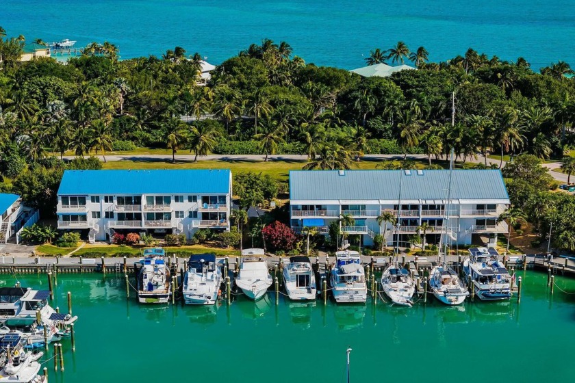 This stunning, oceanfront, desirable end unit townhome in the - Beach Townhome/Townhouse for sale in Marathon, Florida on Beachhouse.com