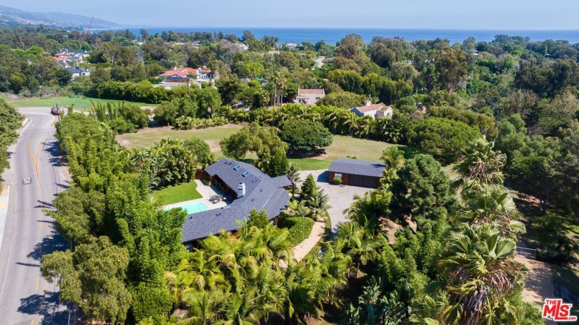 This beautifully appointed Point Dume retreat has been - Beach Home for sale in Malibu, California on Beachhouse.com