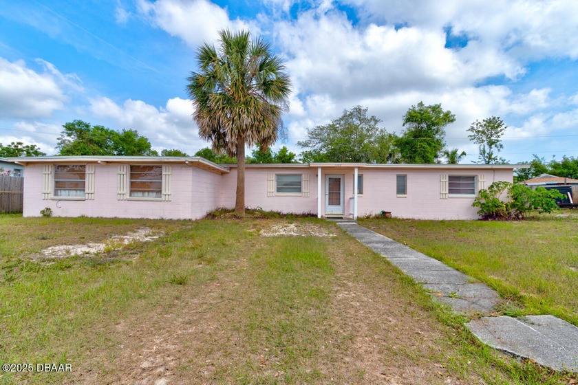 Investor Special - Great Flip or Fixer Opportunity! Looking for - Beach Home for sale in Daytona Beach, Florida on Beachhouse.com