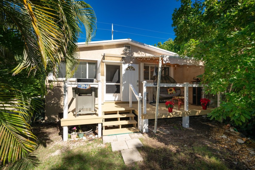 This 1,200 sq. ft. 2-bedroom, 2-bathroom home sits on a generous - Beach Home for sale in Big Coppitt, Florida on Beachhouse.com