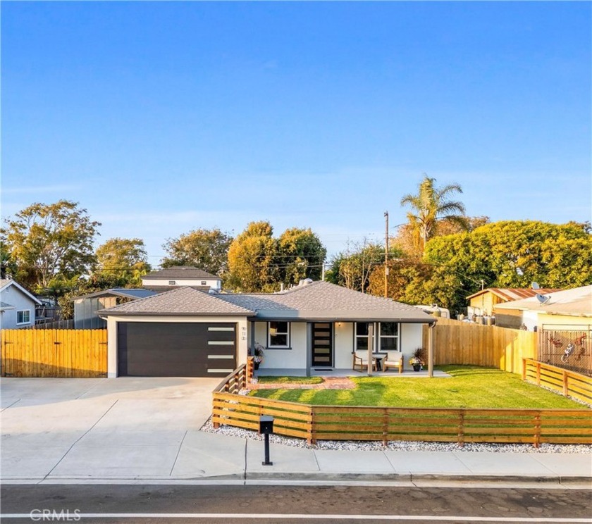 Welcome to 910 W 19th Street in the highly sought-after Freedom - Beach Home for sale in Costa Mesa, California on Beachhouse.com