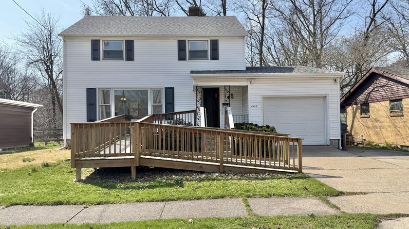 Well-maintained 3-bedroom, 2 full bath home in the City of Saint - Beach Home for sale in Saint Joseph, Michigan on Beachhouse.com
