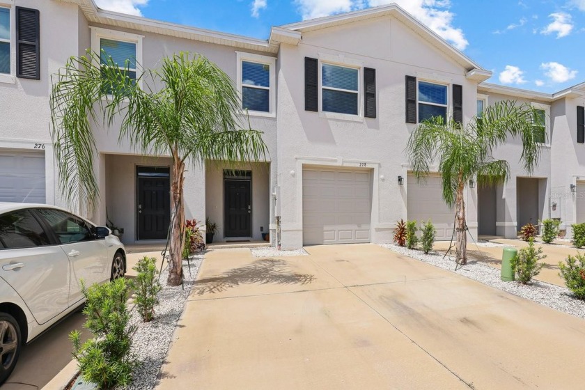Welcome to this beautifully maintained 3-bedroom, 2.5-bathroom - Beach Townhome/Townhouse for sale in Apollo Beach, Florida on Beachhouse.com