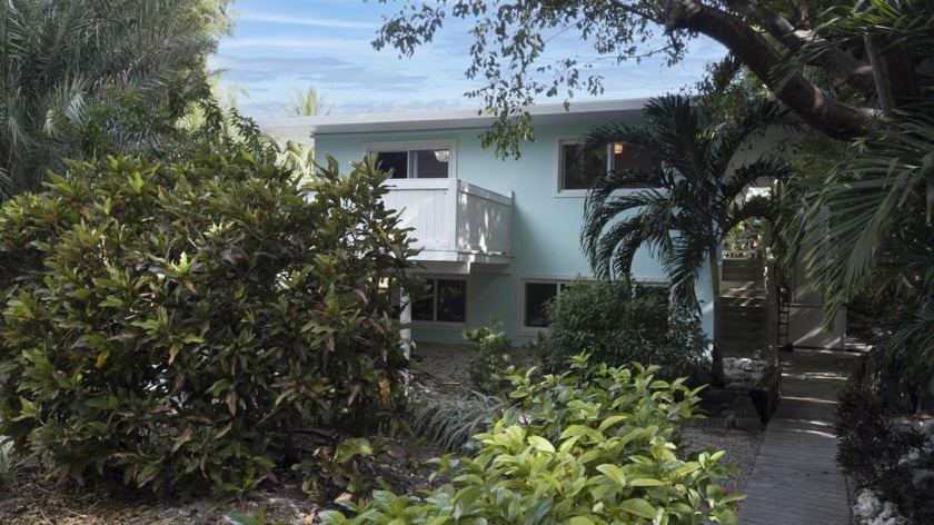 Paradise Found: Renovated Jungle Treehouse!Welcome to your dream - Beach Home for sale in Upper Matecumbe Key, Florida on Beachhouse.com