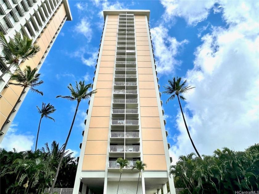 King Tower. Spacious 1/1 with 1 covered parking.  Pet friendly - Beach Condo for sale in Honolulu, Hawaii on Beachhouse.com