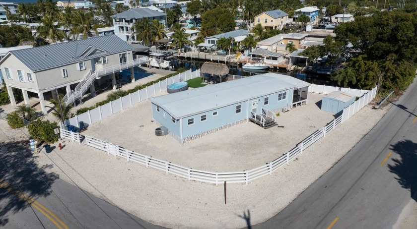 Coastal inspired 4 bedroom, 2 bath canal-front manufactured home - Beach Home for sale in Key Largo, Florida on Beachhouse.com