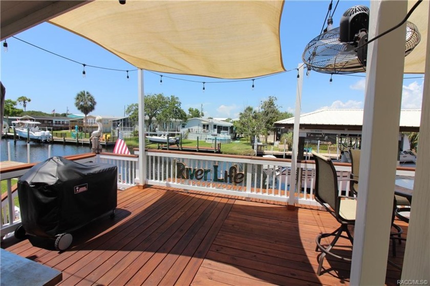 Looking for that WATERFRONT summer weekend retreat with low - Beach Home for sale in Homosassa, Florida on Beachhouse.com